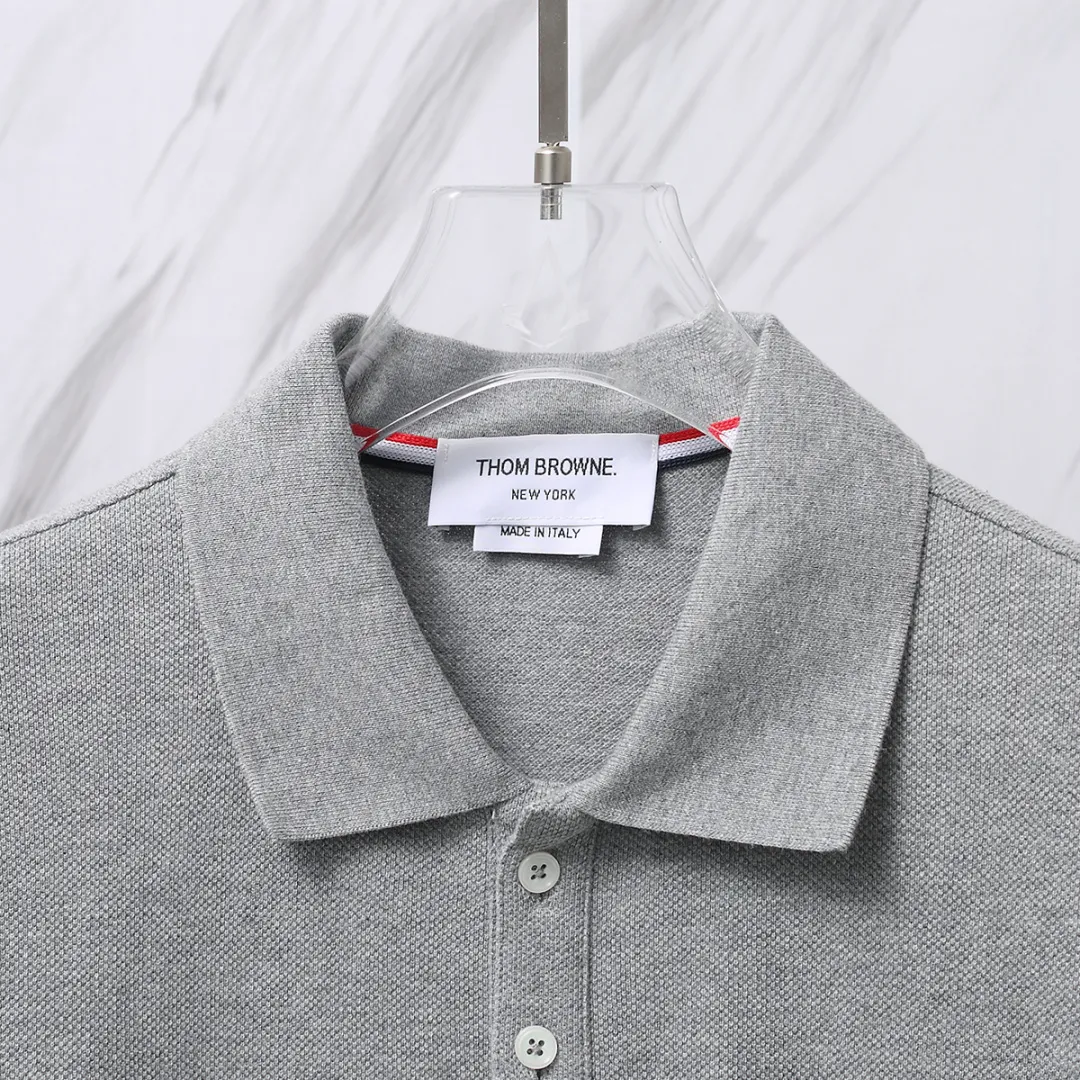 ：T 010（TBPolo ） THOM BROWNE TB 330 POLO Classic 330 Authentic Authentic Quality + Authentic + Same Style Size：0/1/2/3/4 ：White/Black/Navy Blue/Gray